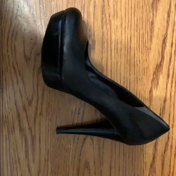 Guess Platform Heels - Picture 3 of 3